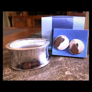 Avon Sculpted Bangle Bracelet & Earring Set